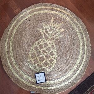 Crown and ivy jute rug